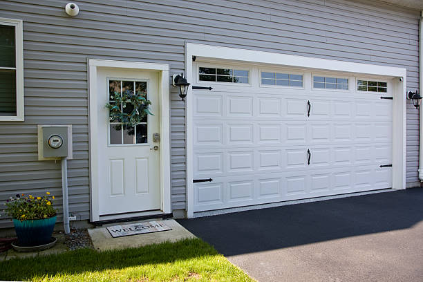 24/7 Emergency Garage Door Panel Replacement experts in Chebanse, IL